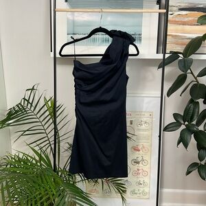 Perfect one-shoulder dress!